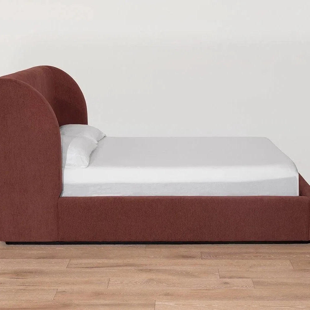 Lit recouvert de velours caramel